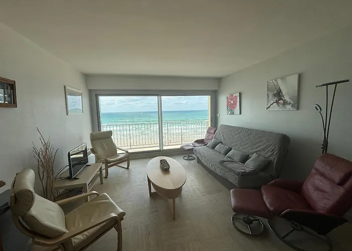 T3 Confortable Avec Balcon Et Vue Mer, - Fr-1-197-169